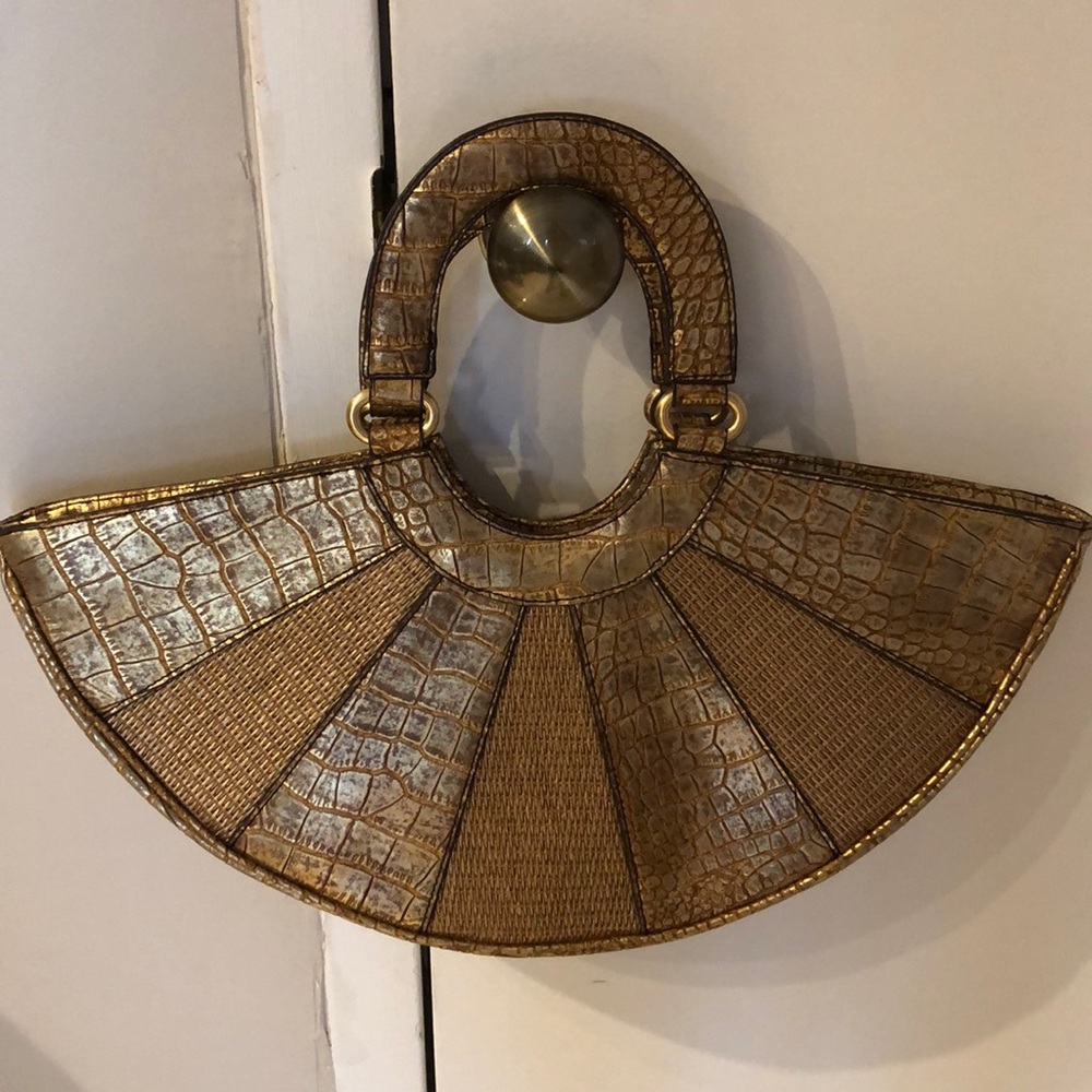 Fan shaped bag